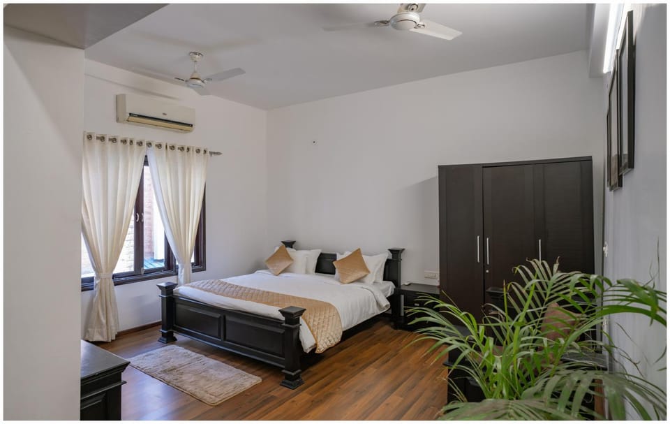 Bed, Photo of the whole room, Bedroom, air conditioner