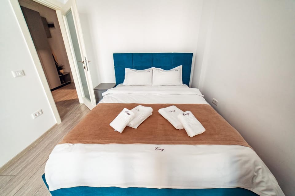 Bed, Photo of the whole room, Bedroom, towels
