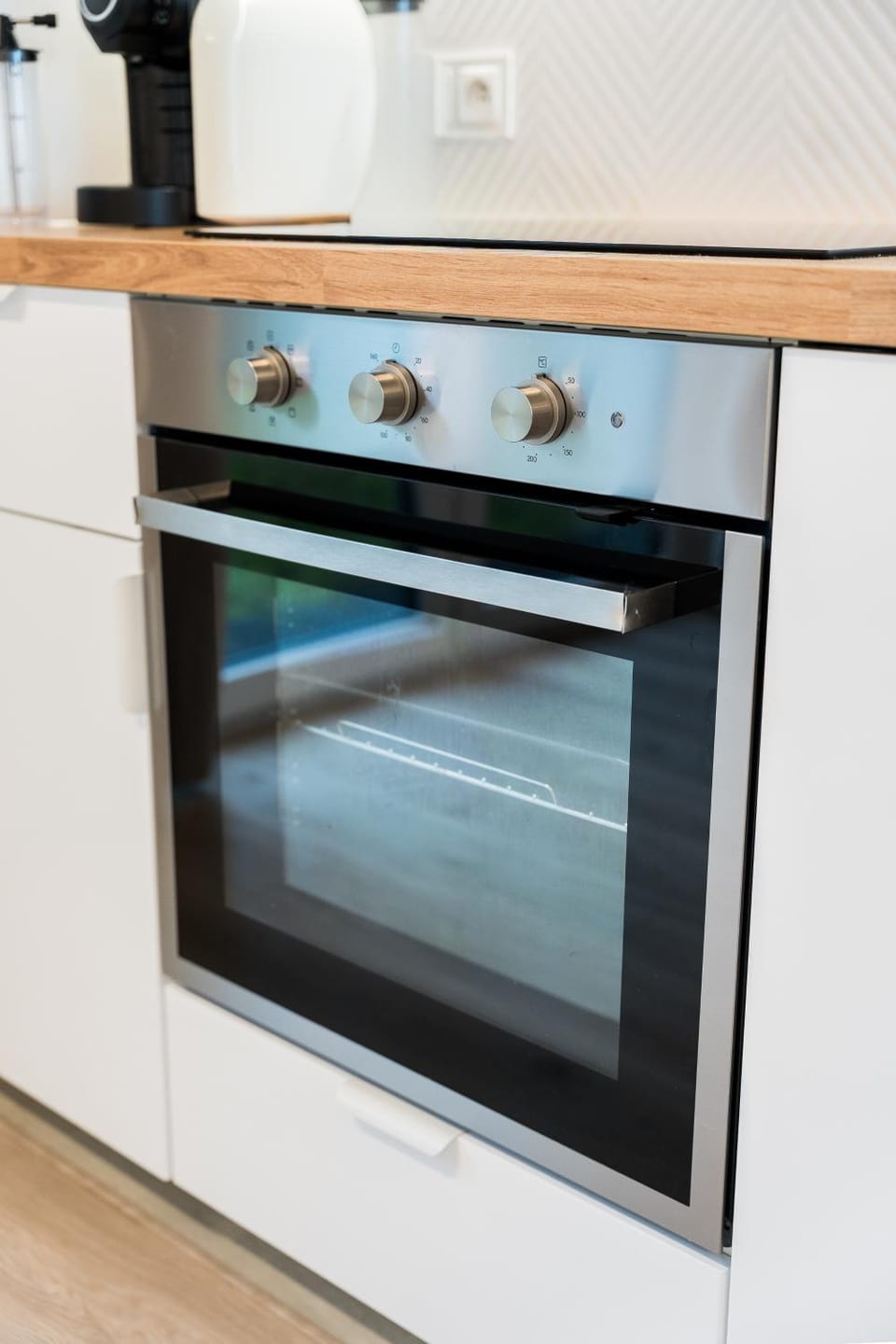 Kitchen or kitchenette, oven