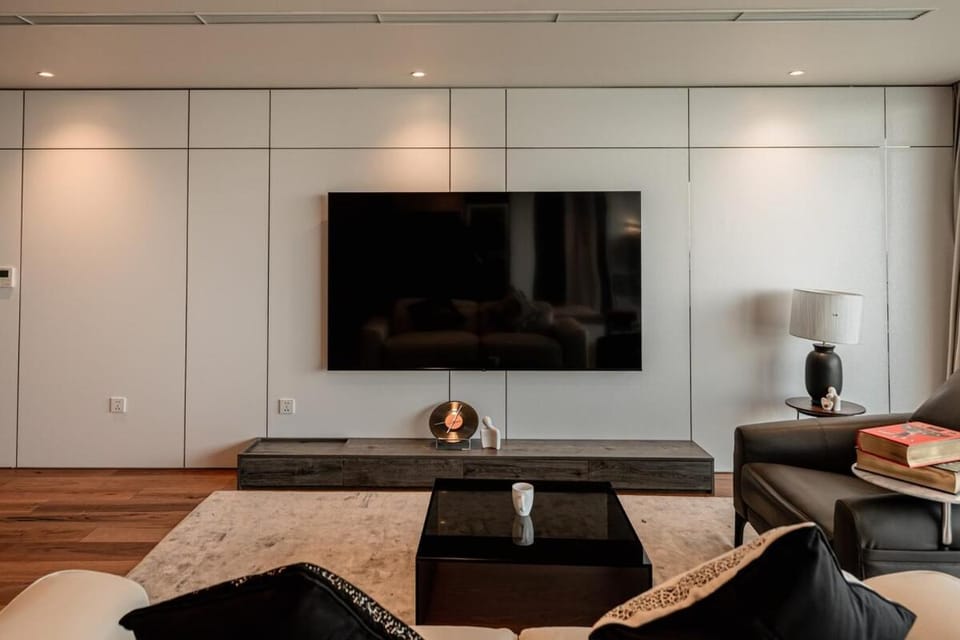 Căn Hộ 160m2, đẳng cấp view Hồ Tây Apartment in Hanoi
