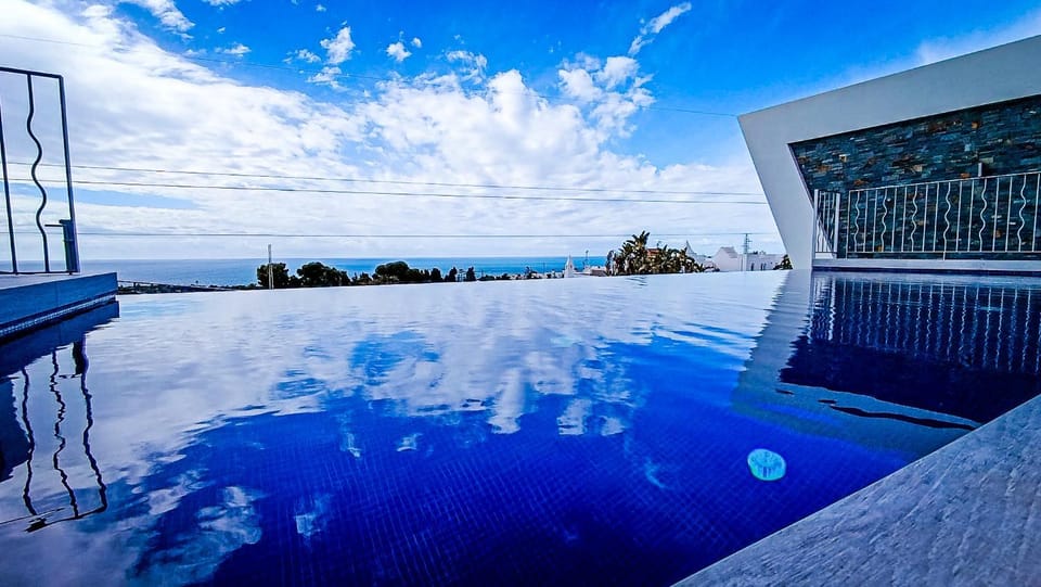 A2403 Brand new south facing Villa with Infinity Pool Villa in Axarquía