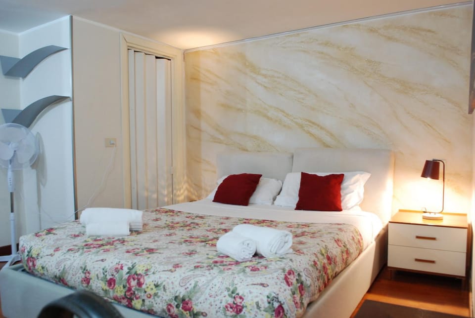 Bed, Photo of the whole room, Bedroom, towels, wardrobe