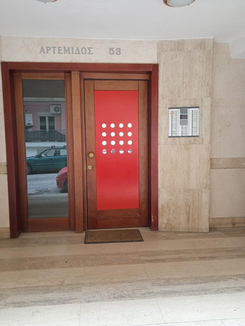 Facade/entrance