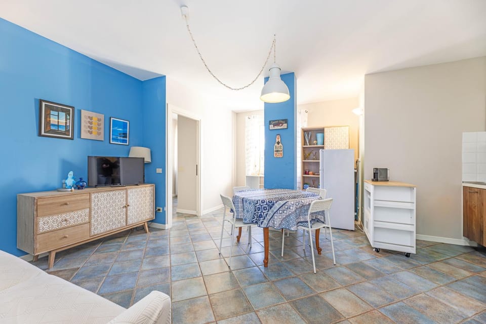 TV and multimedia, Living room, Dining area