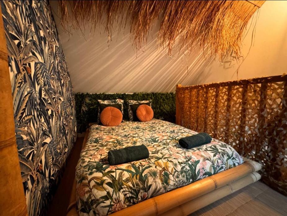 Love room Évasion tropicale Apartment in Île-de-France