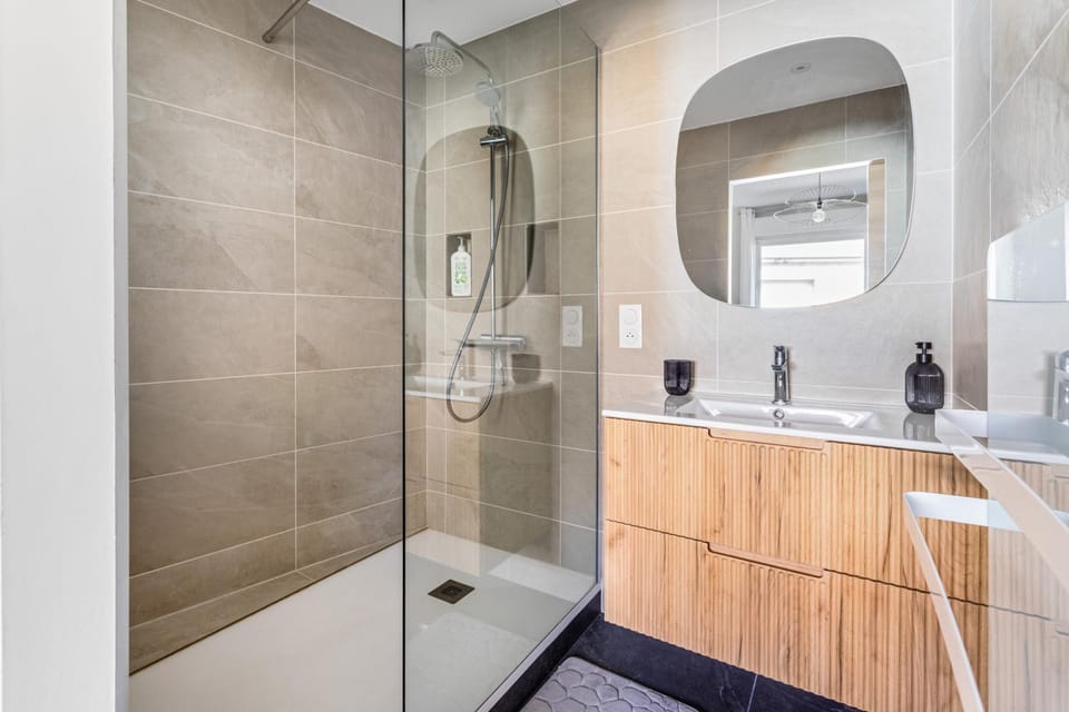 Shower, Bathroom, towels