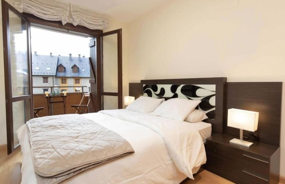 Cota de la marmota by CARDI Suites Apartment in Aragon