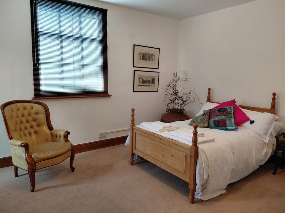 Truly unique property 4 Bedrooms sleeps 8 with Parking House in Nottingham