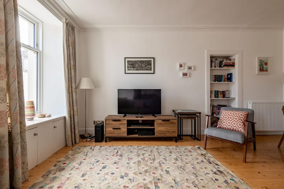 Communal lounge/ TV room, Living room