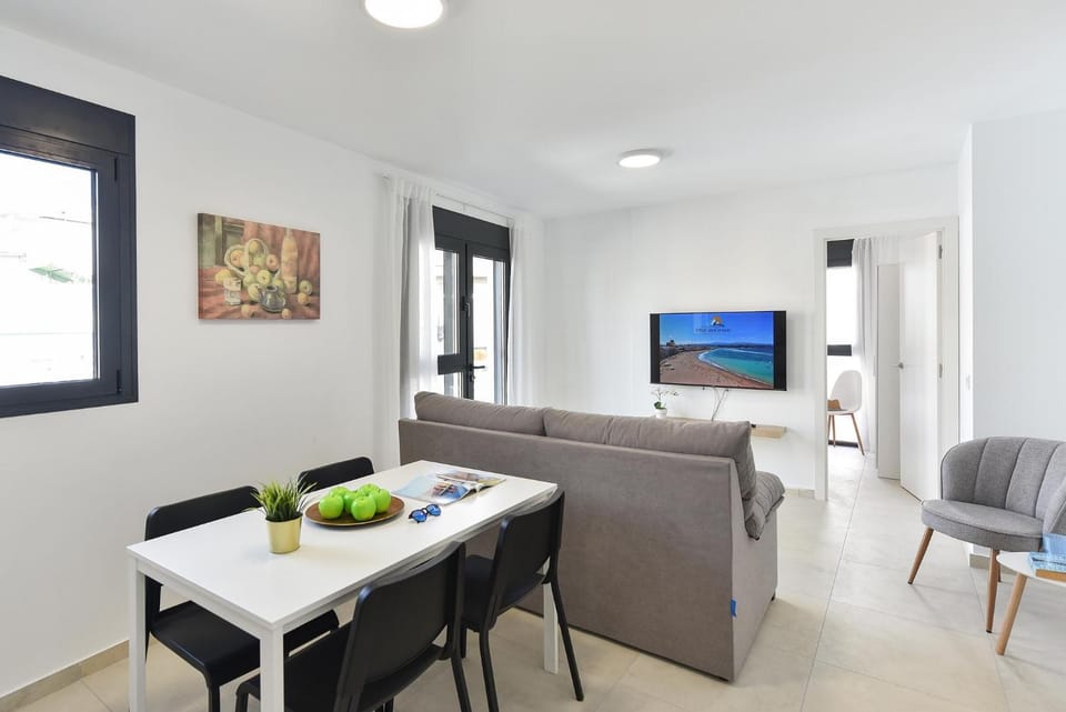 TV and multimedia, Living room, Seating area, Dining area