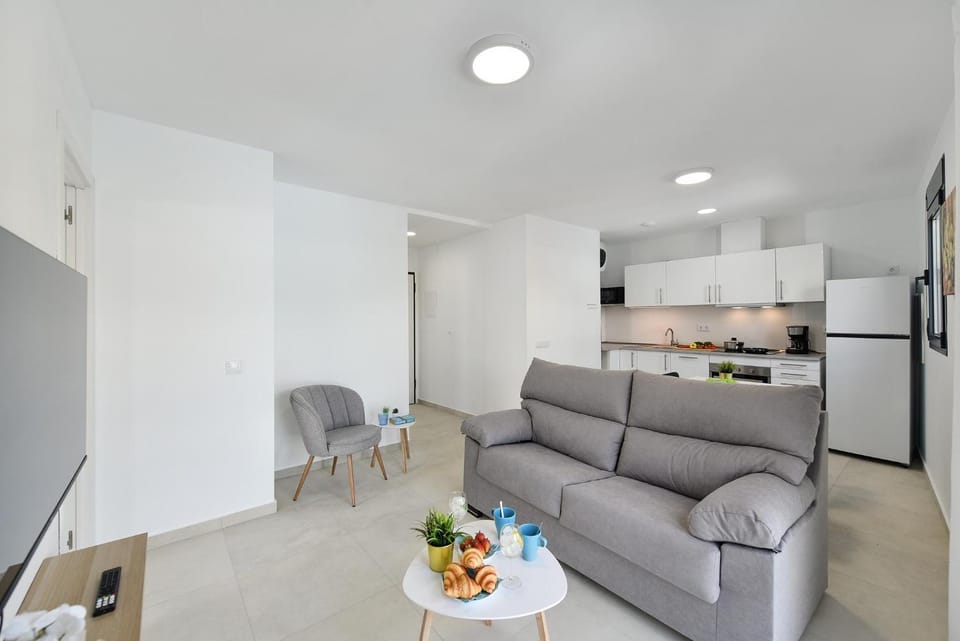TV and multimedia, Kitchen or kitchenette, Living room, stove