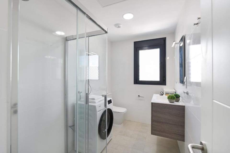 Shower, Bathroom, towels, washing machine