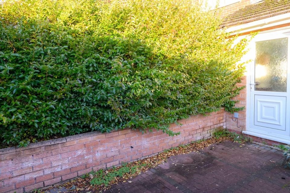 Three bedroom house near M54, J2 Apartment in Wolverhampton