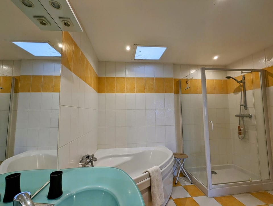 Shower, Bathroom, Bath, towels