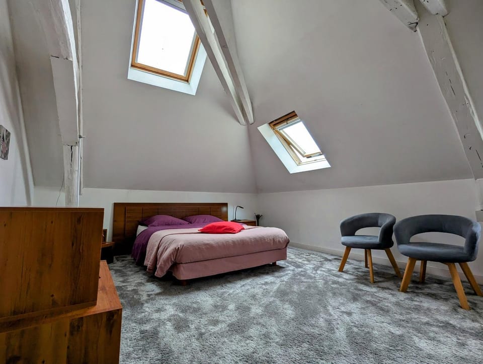 Bed, Photo of the whole room, Bedroom