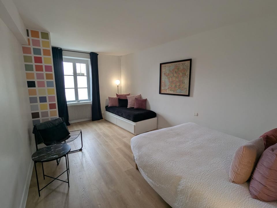 Bed, Photo of the whole room, Bedroom