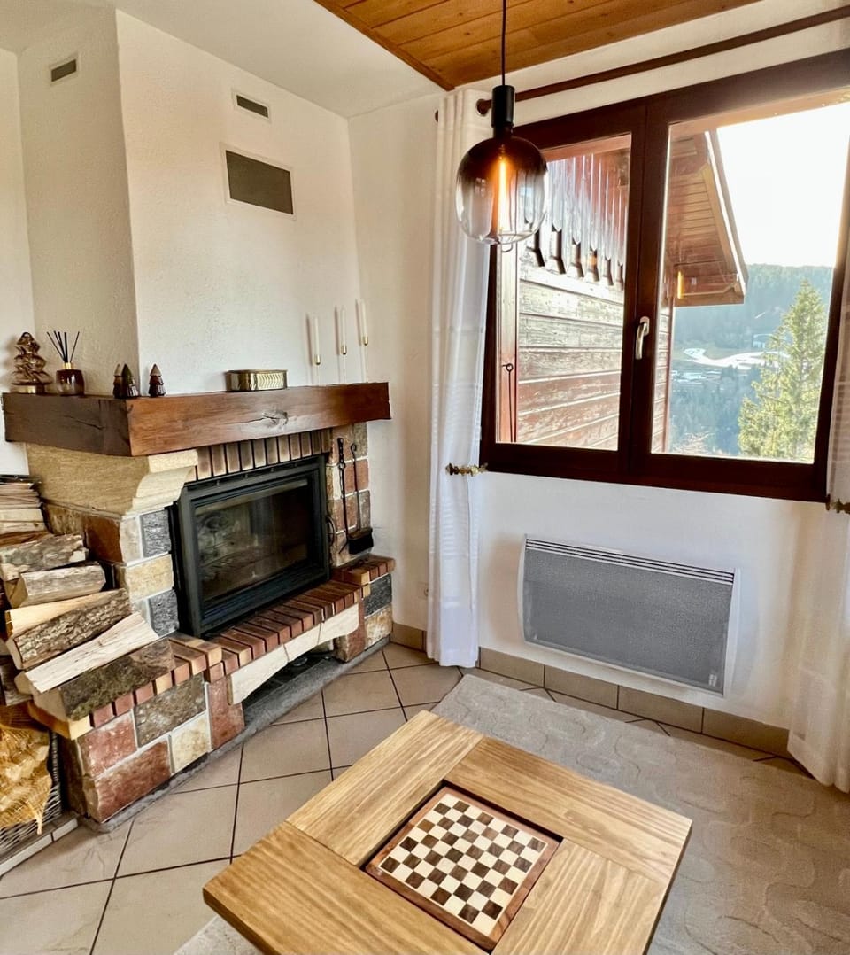 Living room, fireplace