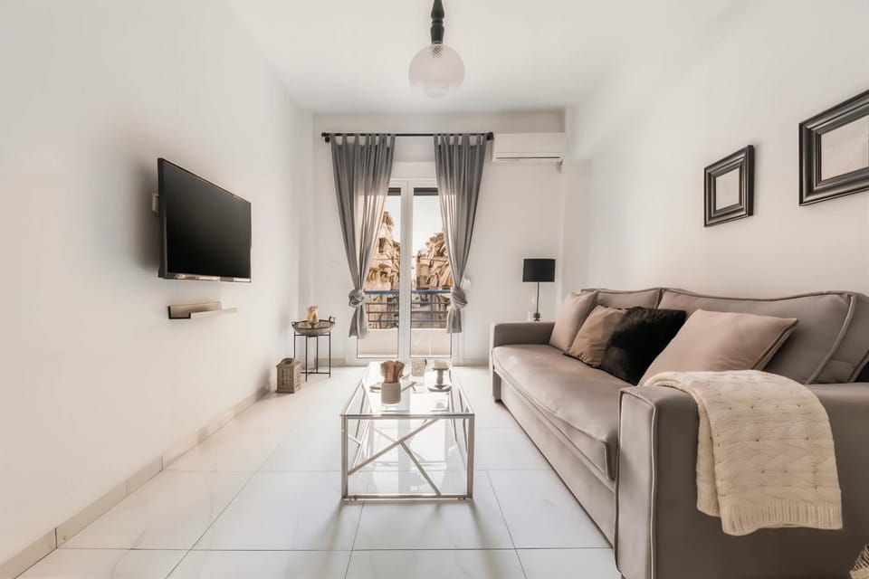 Luminous & Calm 2 BR Apt 7' to Metro in Koukaki Apartment in Athens