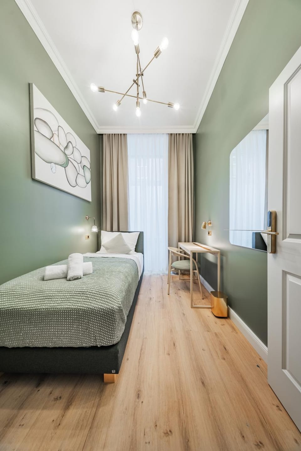 Photo of the whole room, Bedroom