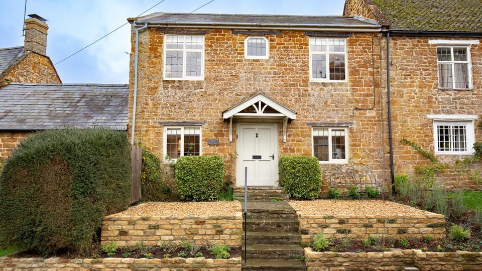 Property building, Facade/entrance, Garden, Garden view