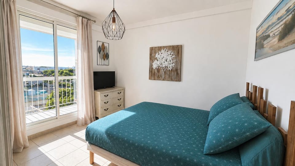 TV and multimedia, Balcony/Terrace, Photo of the whole room, Bedroom, heating, internet, storage