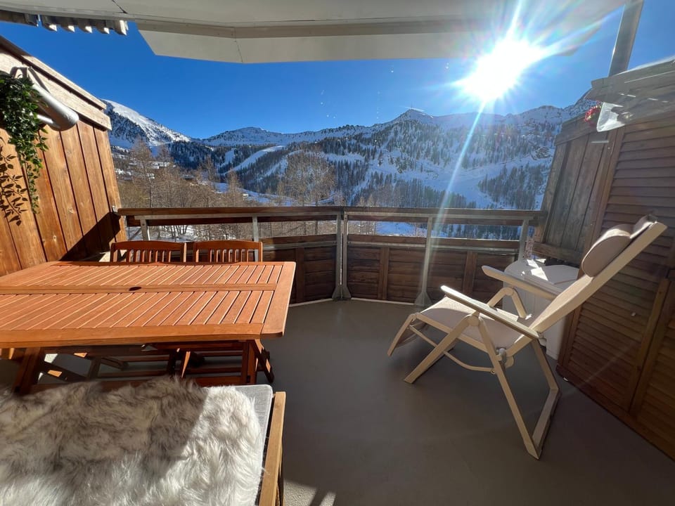 Incredible 2 rooms, sun terrace view, slope Incroyable appartement, 4 personnes Tout, pédestre, commerces et piste, Immense terrasse, vue panoramique montagne et pistes Apartment in Isola