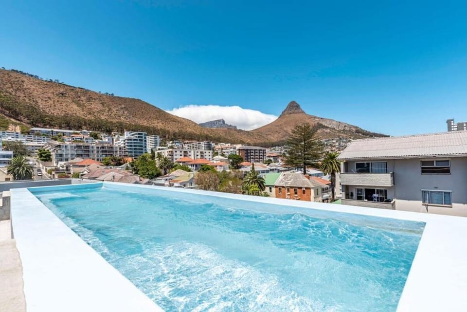 Bright & Sunny 102 3 bedroom apart with rooftop pool Apartment in Sea Point