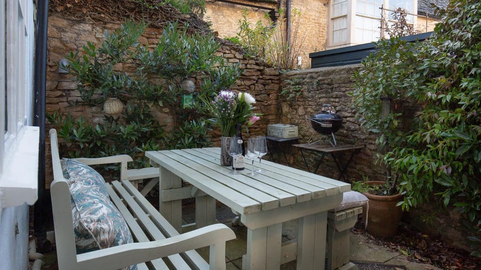 BBQ facilities, Garden, Dining area, Garden view, Inner courtyard view