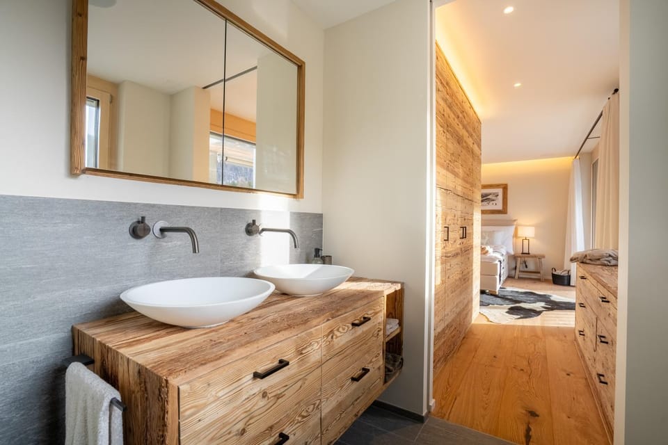 Bathroom, towels