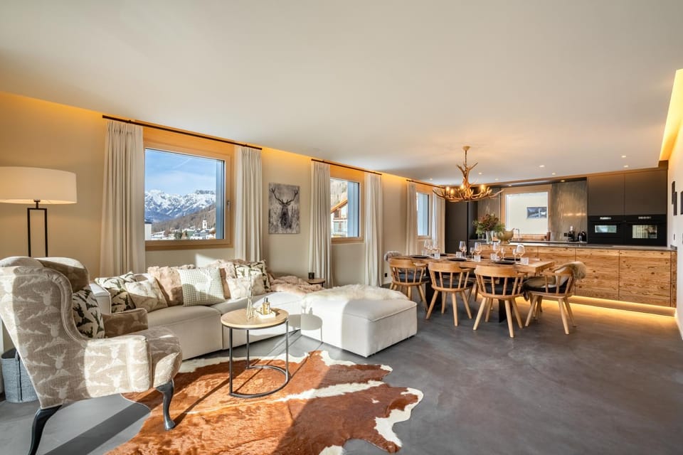 Kitchen or kitchenette, Living room, Seating area, Dining area
