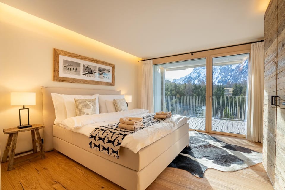 Bed, Natural landscape, Photo of the whole room, Bedroom, Mountain view