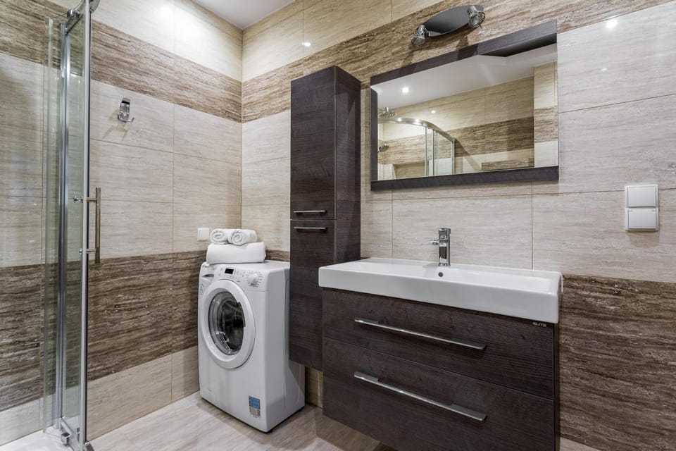 Shower, Bathroom, towels, washing machine