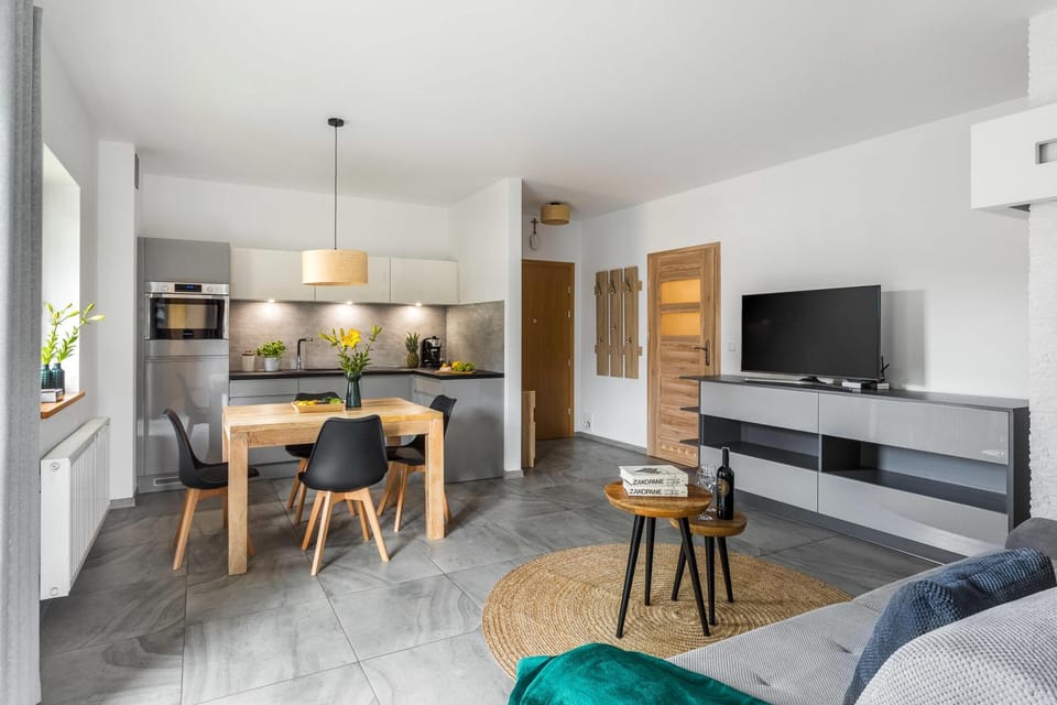 Kitchen or kitchenette, Seating area, Dining area