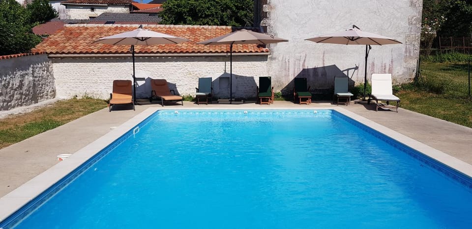 Swimming pool, Swimming pool