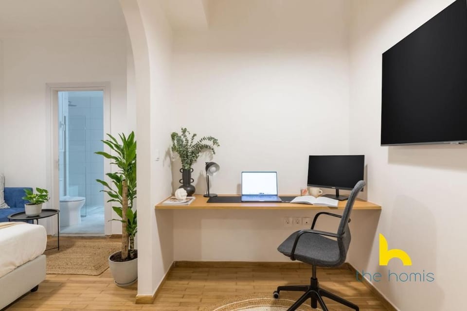 Digital Nomad Haven, Free Netflix, 100Mbps WI-FI! Apartment in Athens