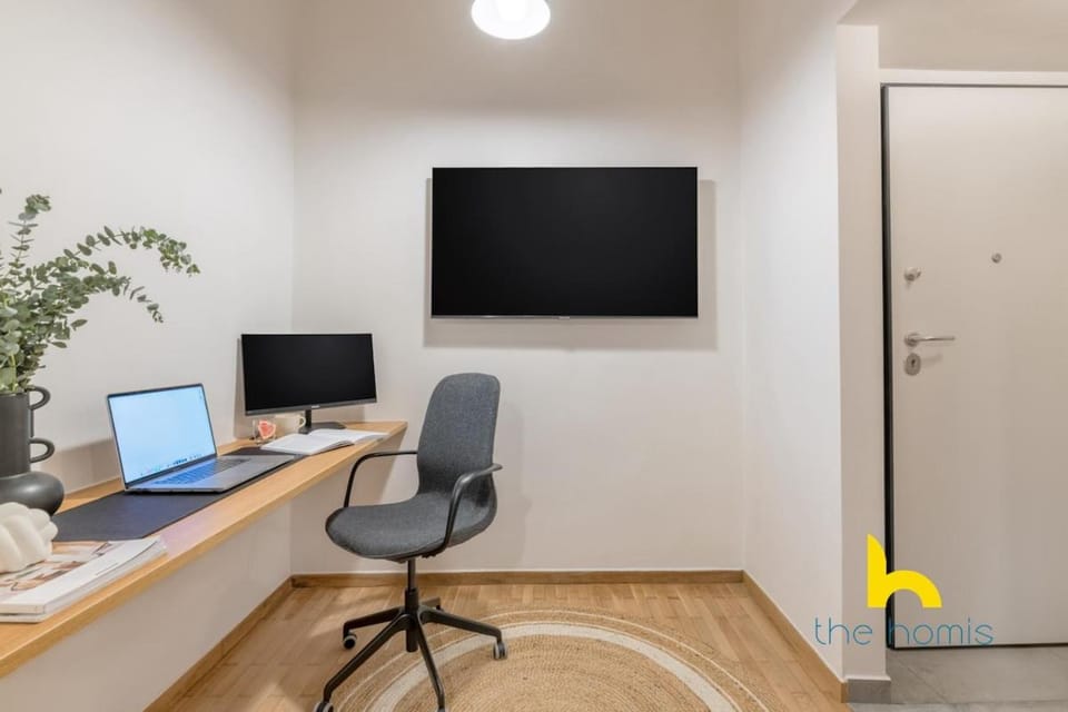Digital Nomad Haven, Free Netflix, 100Mbps WI-FI! Apartment in Athens