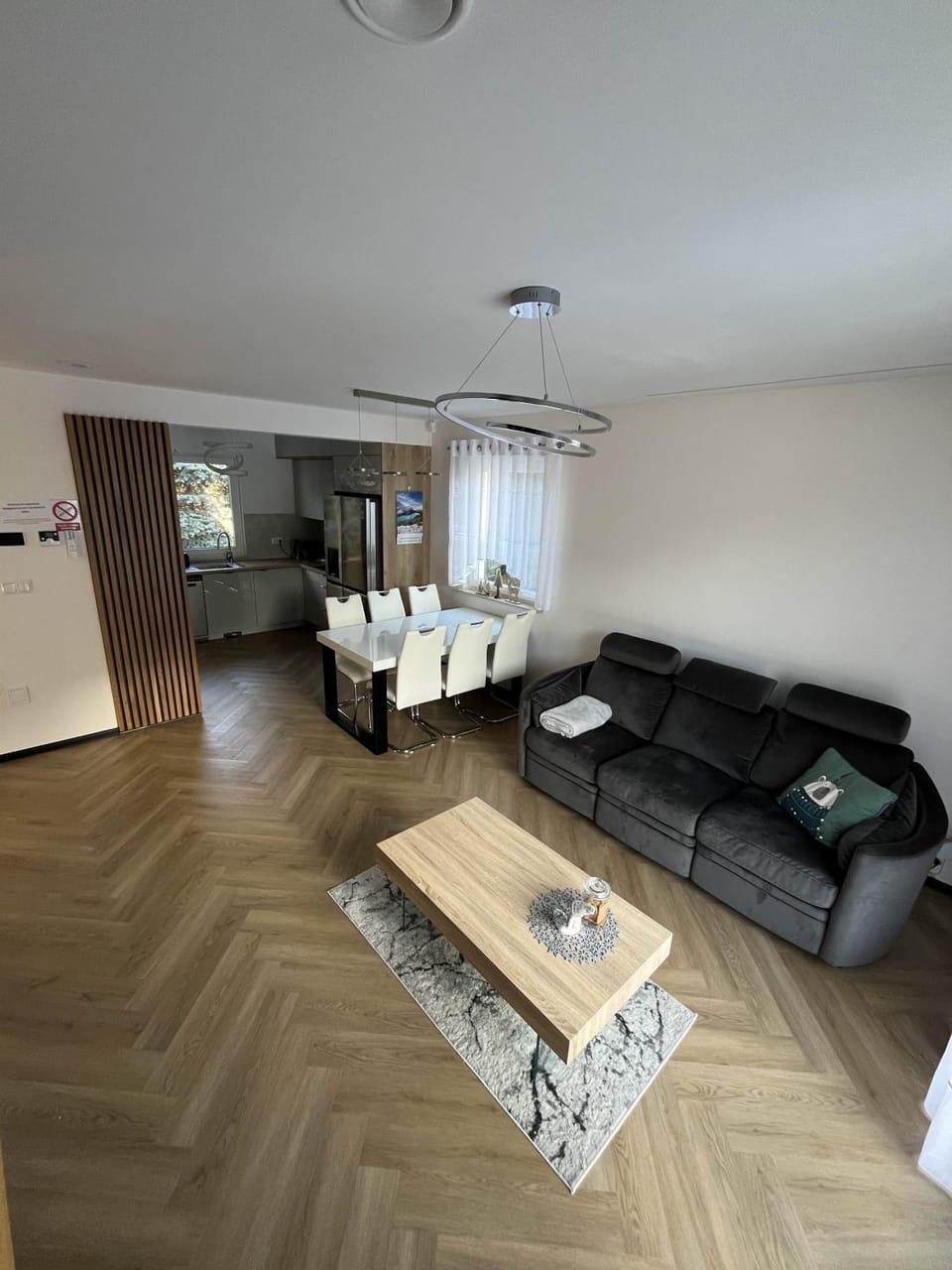 Kitchen or kitchenette, Living room, Seating area, Dining area