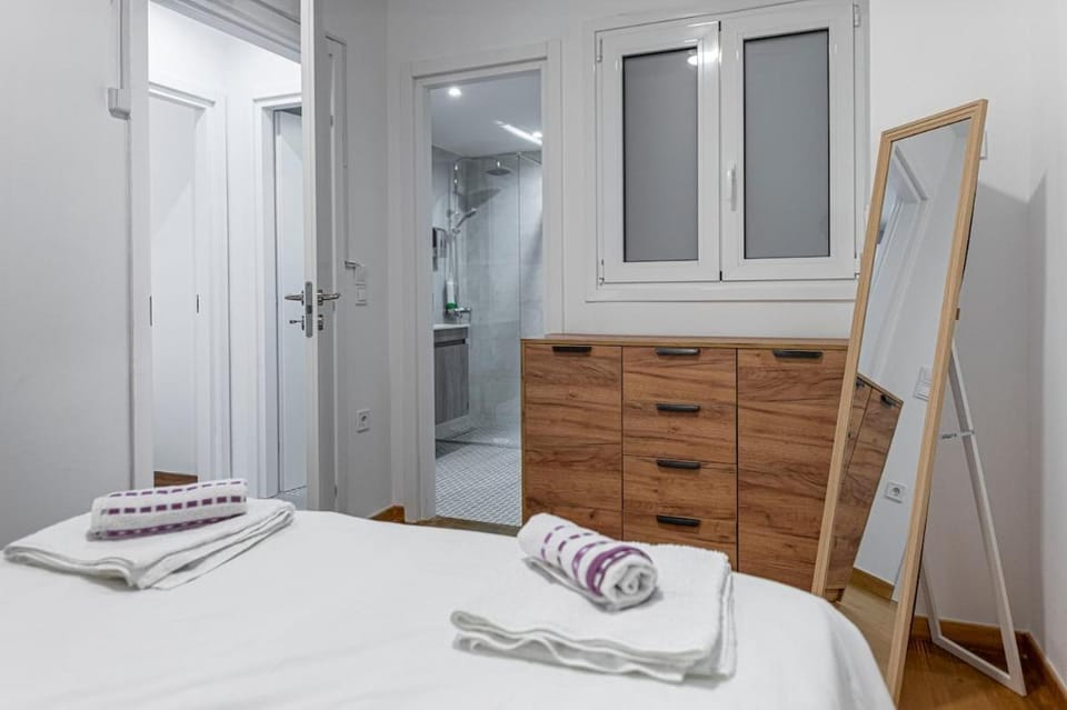 Bed, Bathroom, Bedroom, towels, air conditioner