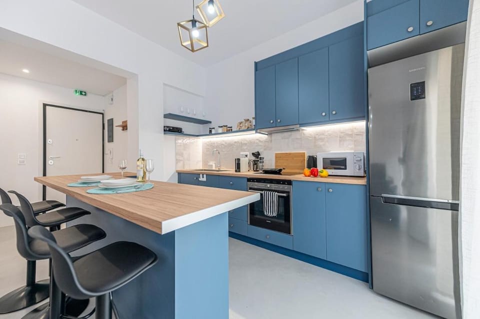 Kitchen or kitchenette, Dining area, oven, stove