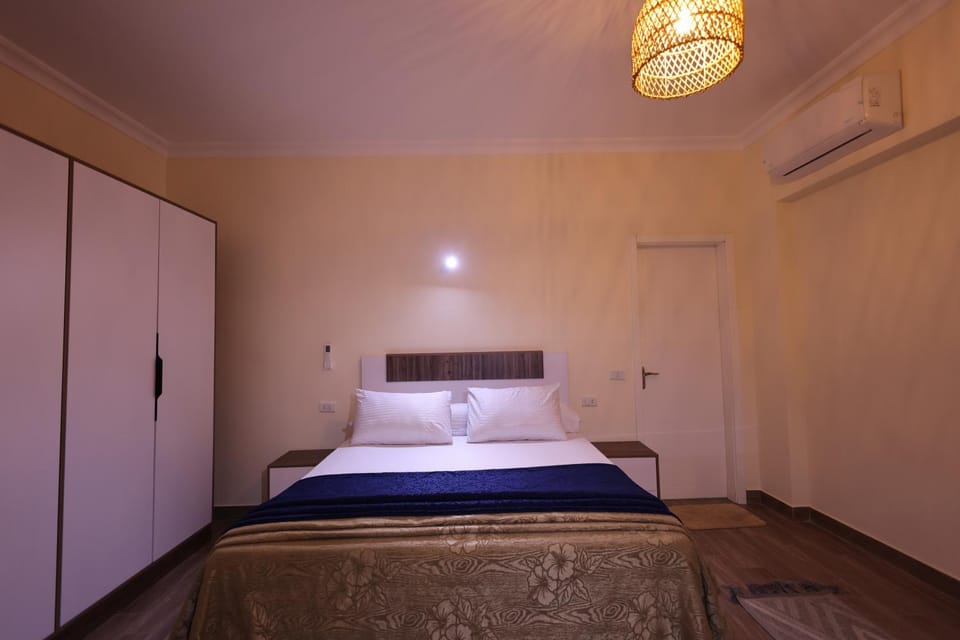Bedroom, wardrobe