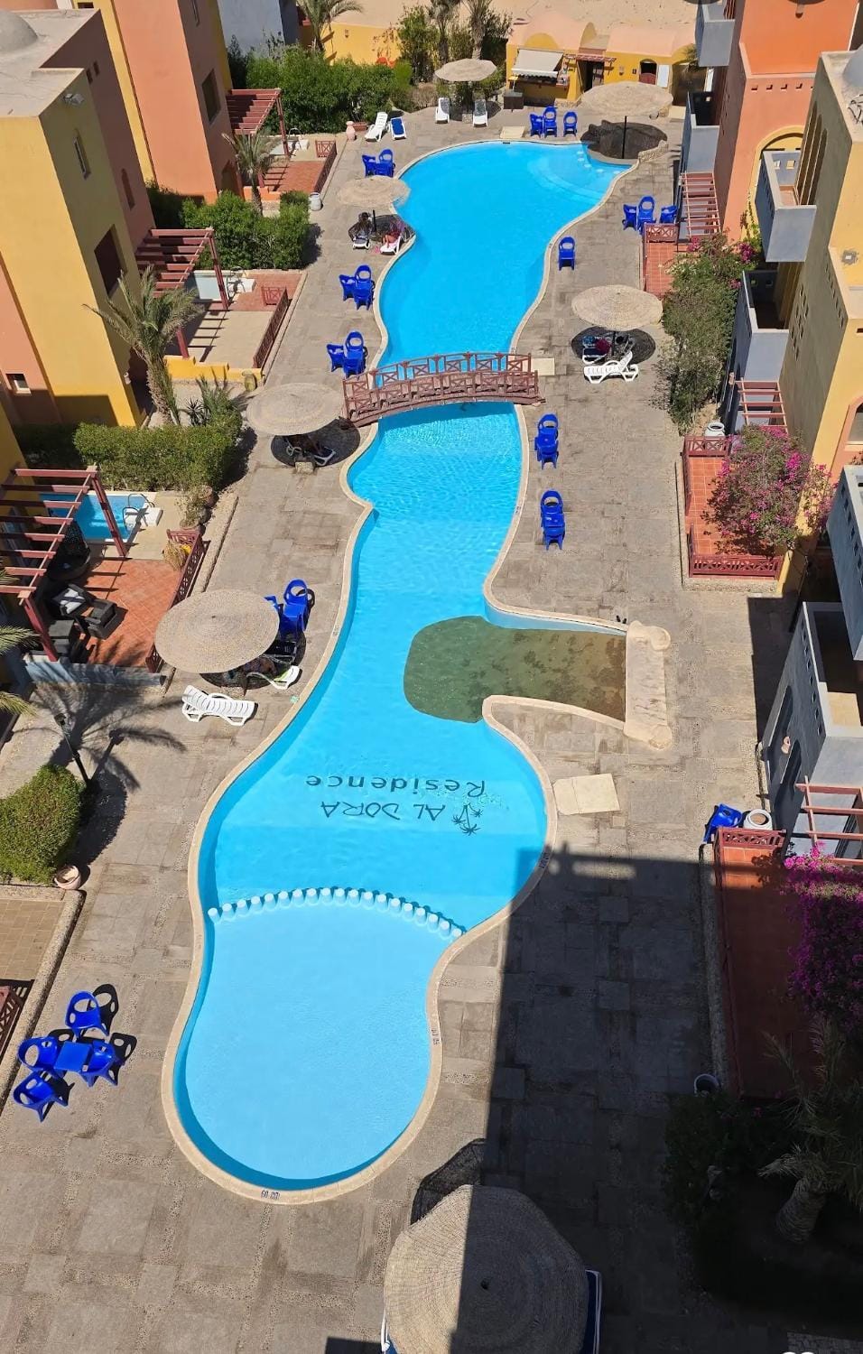 Property building, Balcony/Terrace, Pool view, Swimming pool, sunbed
