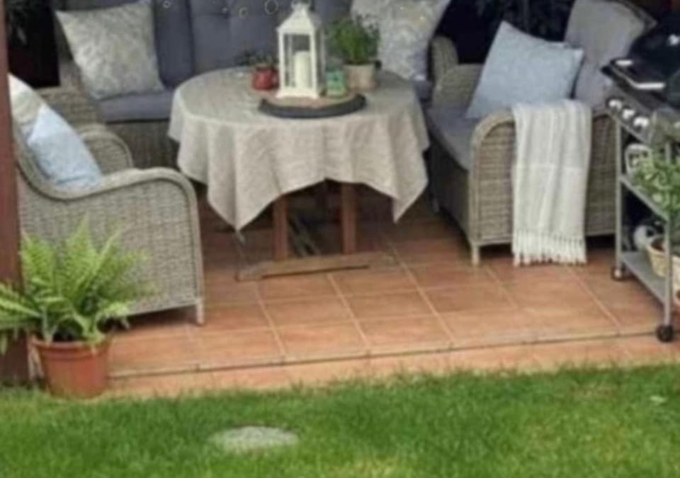 Patio, Day, Garden, Seating area, Dining area, Garden view