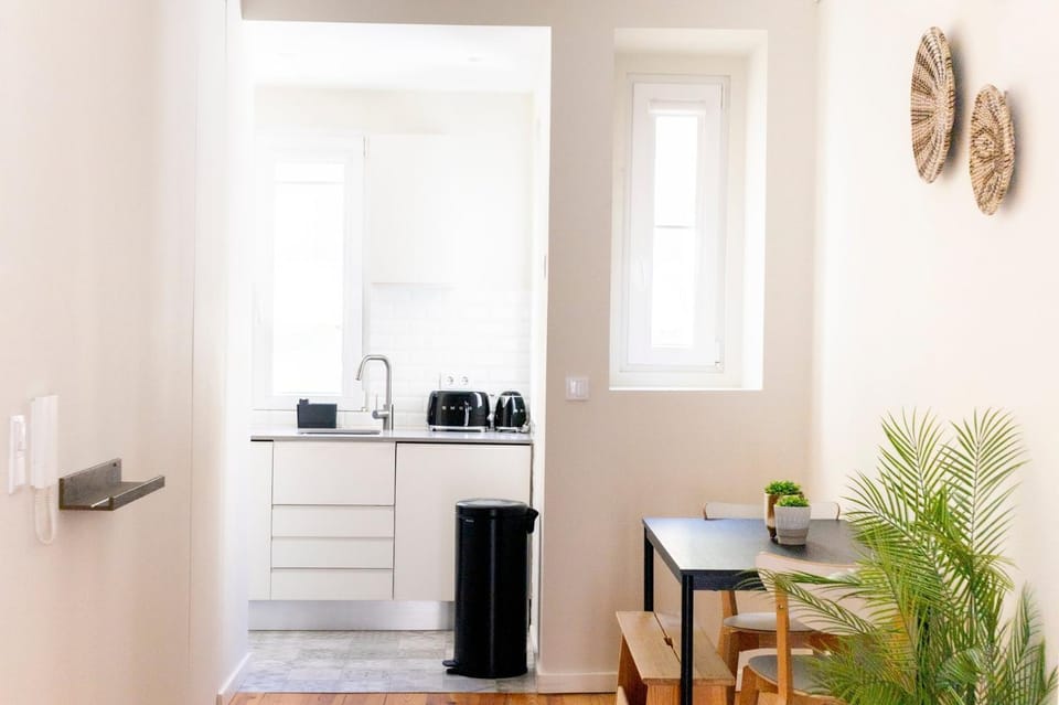 Kitchen or kitchenette, Dining area, toaster