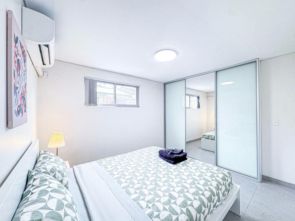 1BR Granny Flat - Free Parking - Near Airport & Train House in Sydney