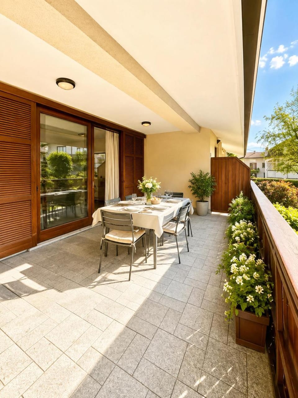 Patio, Dining area