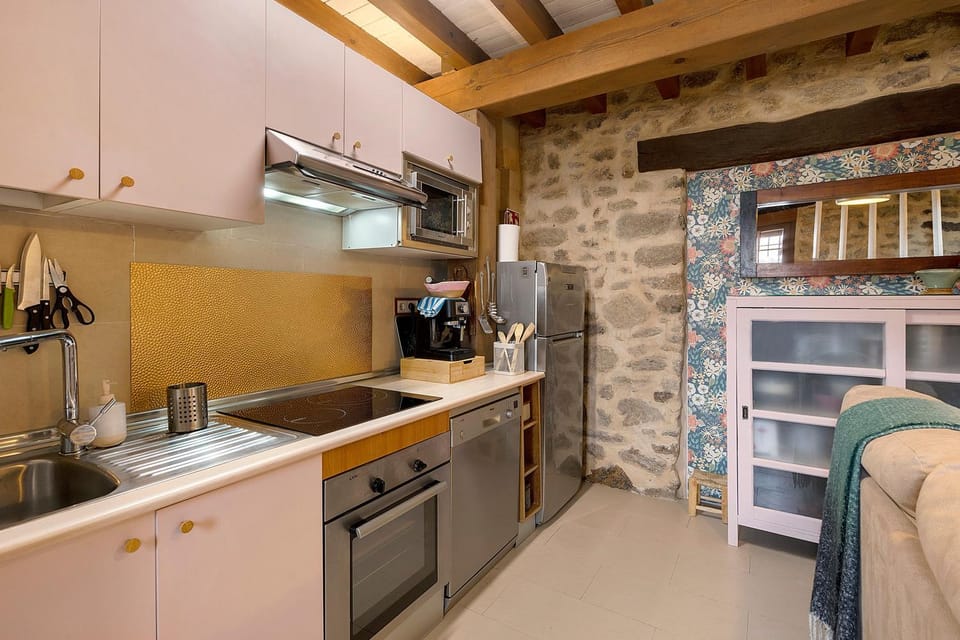 Property building, Kitchen or kitchenette, Living room