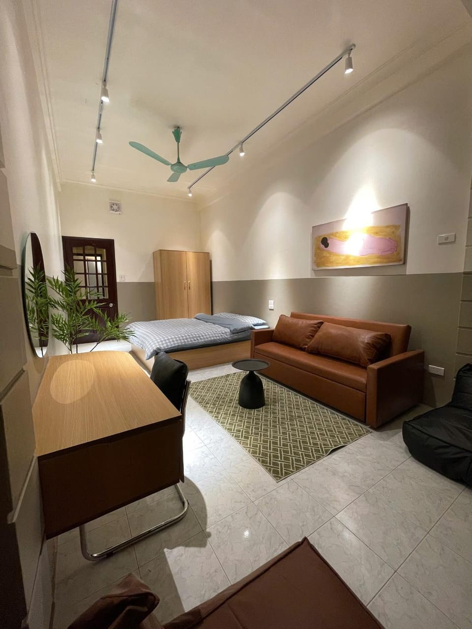 Bed, Living room, Photo of the whole room, Seating area, Bedroom, fireplace