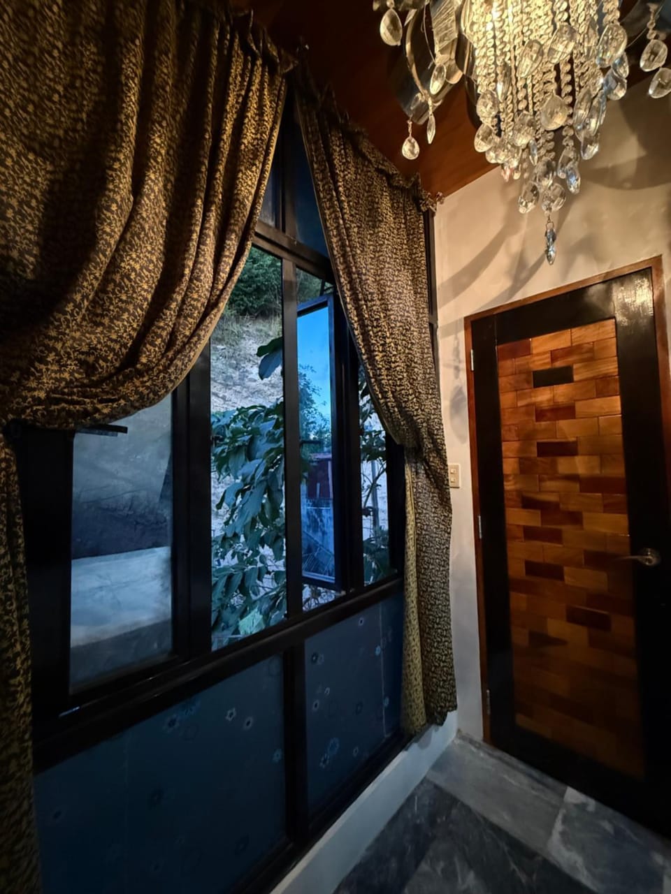 Elyu Jasons home with netflix and parking Bed and Breakfast in La Union