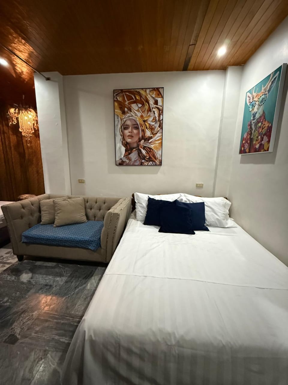 Elyu Jasons home with netflix and parking Bed and Breakfast in La Union