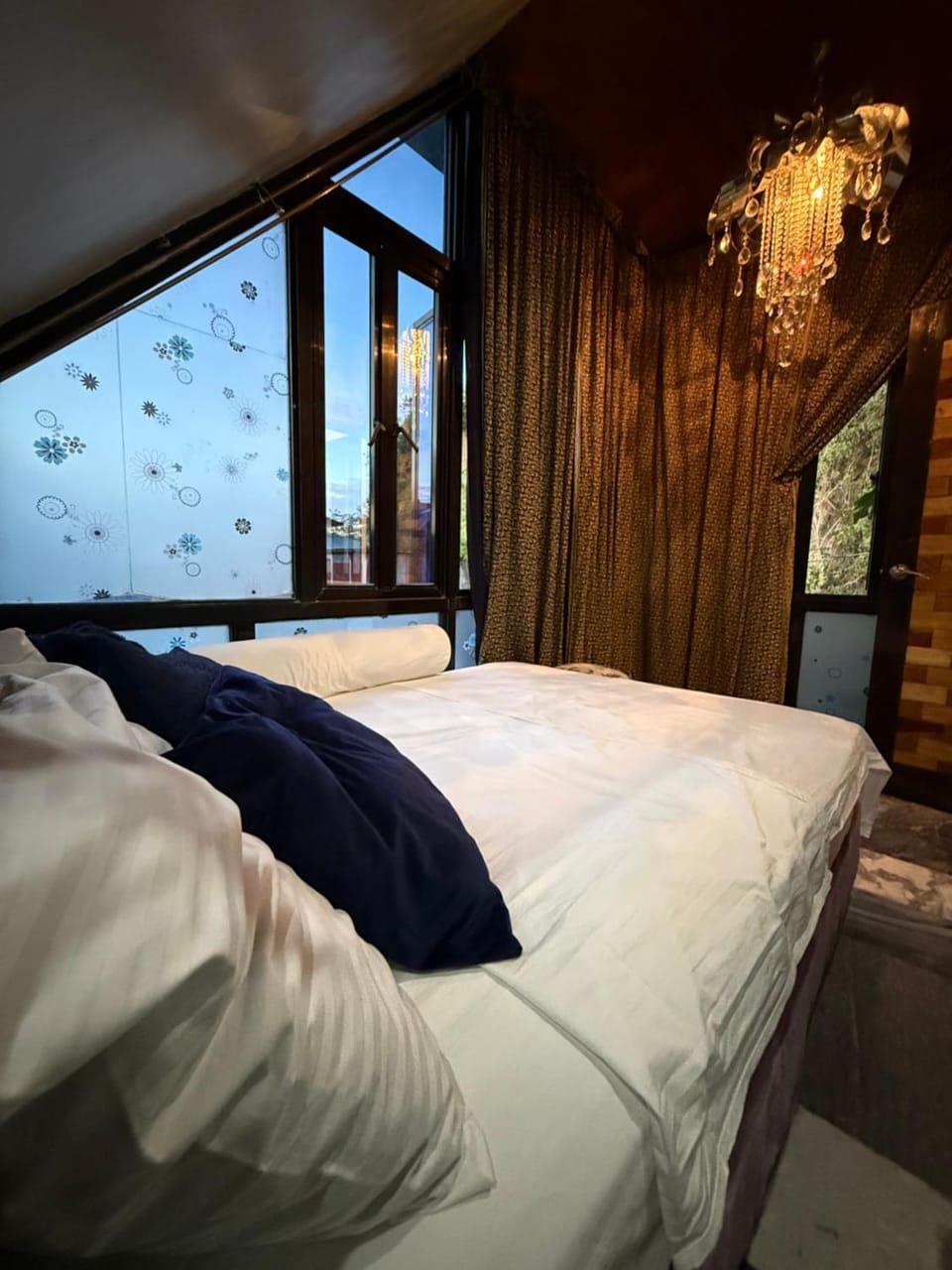 Elyu Jasons home with netflix and parking Bed and Breakfast in La Union
